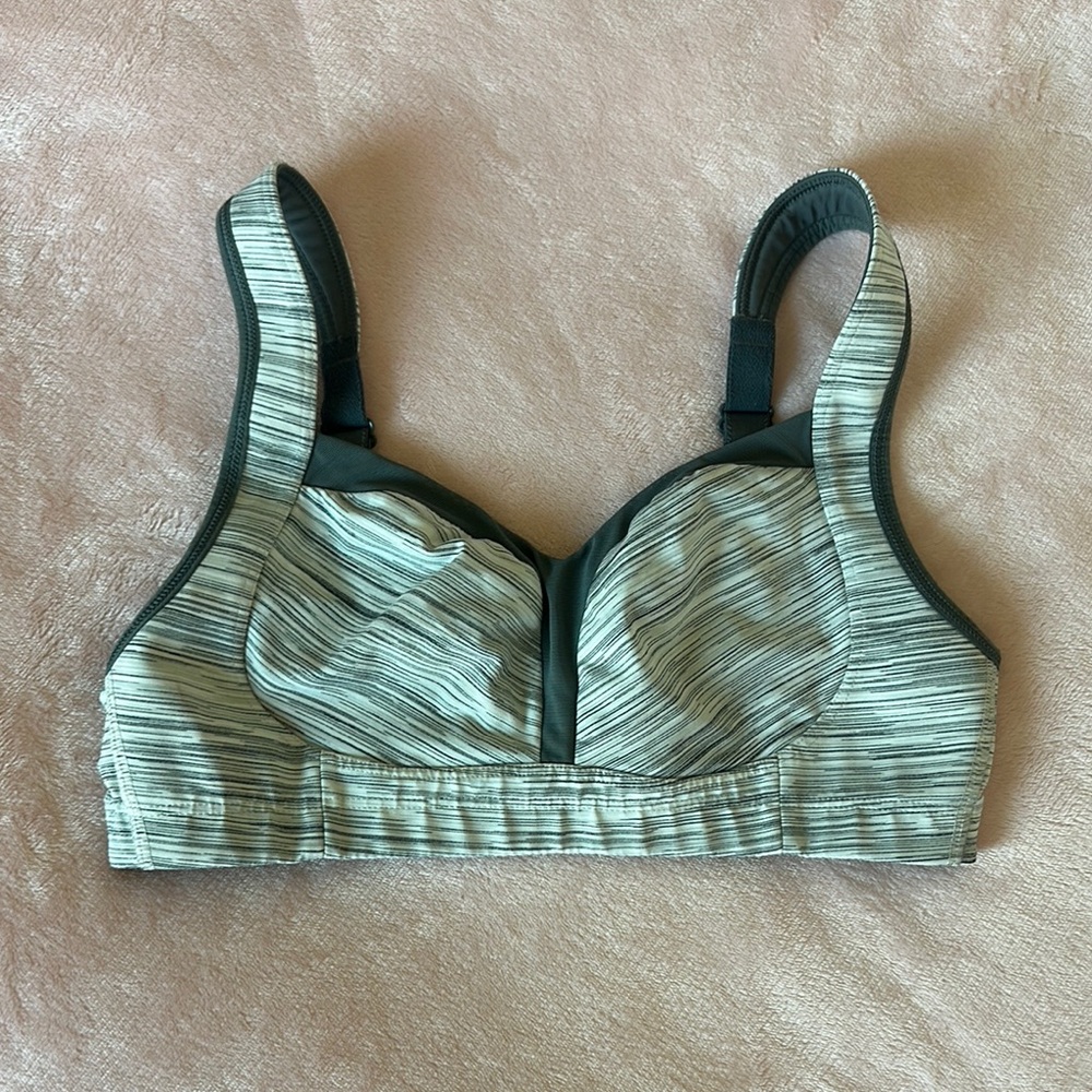 Lululemon Athletica Ta Ta Tamer Gray Sports Bra‎